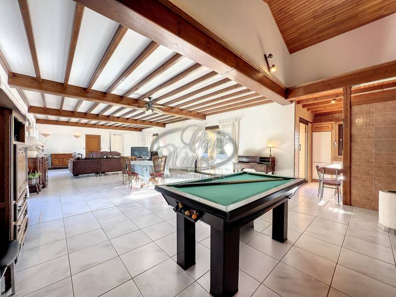 Propriété à vendre avec vue mer et terrain à Cavalière