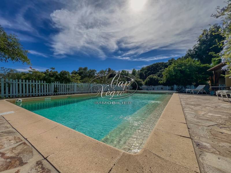 PROPRIETE DE CHARME A VENDRE AU LAVANDOU