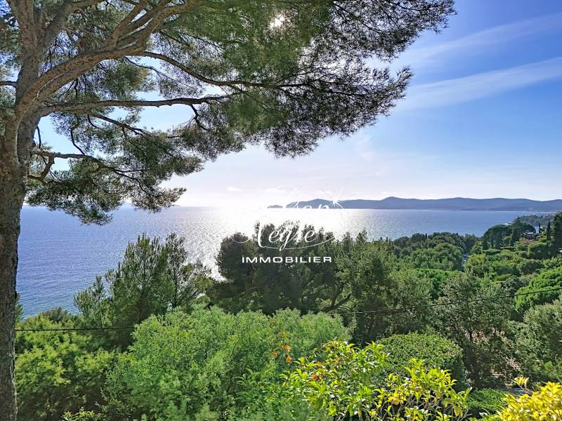 CHARMANTE VILLA AVEC VUE MER PANORAMIQUE AU LAVANDOU