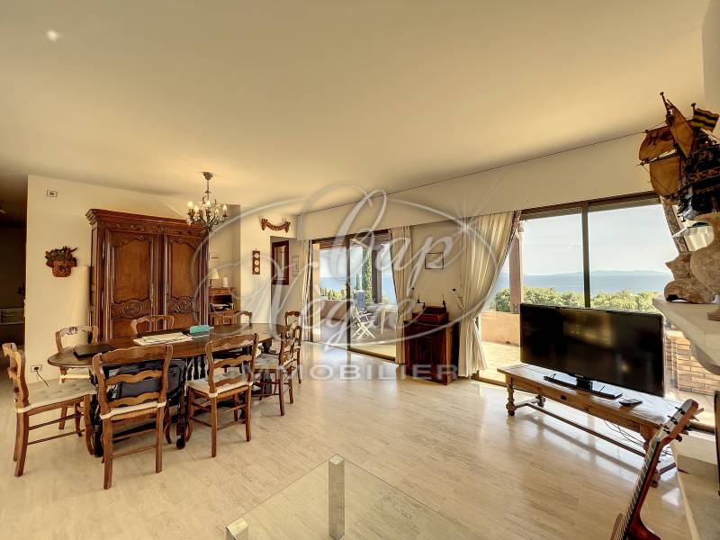VILLA VUE MER AVEC UN STUDIO + APPARTEMENT AIGUEBELLE LE LAVANDOU - PLAGE A PIEDS