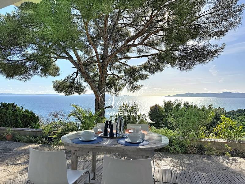 CHARMANTE VILLA AVEC VUE MER PANORAMIQUE AU LAVANDOU