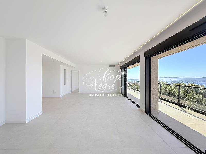 Appartement contemporain vue mer avec terrasse et parking - Le Lavandou