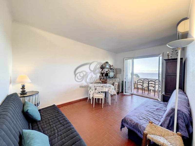 SOUS OFFRE - APPARTEMENT VUE MER ET PROCHE COMMERCES - LE RAYOL