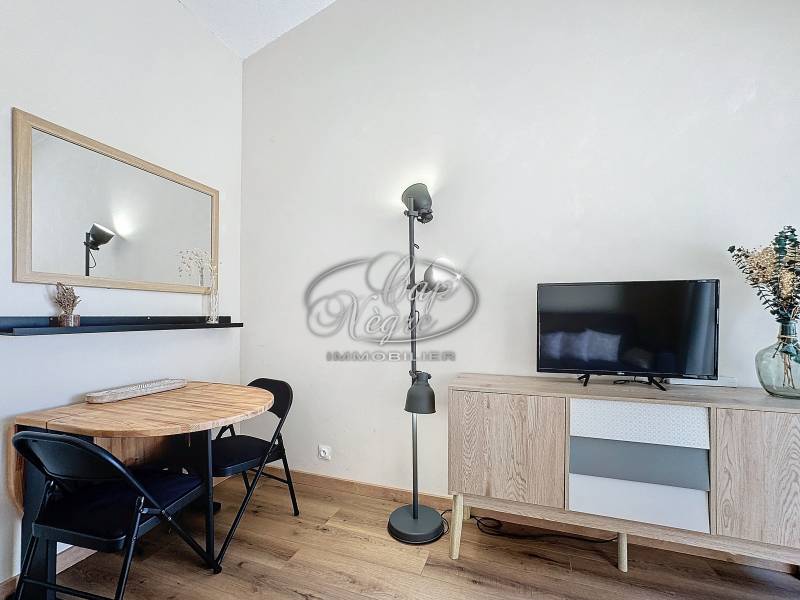 APPARTEMENT EN PARTIE BASSE PRAMOUSQUIER PLAGE - EXCLUSIVITÉ - RÉSIDENCE SÉCURISÉE