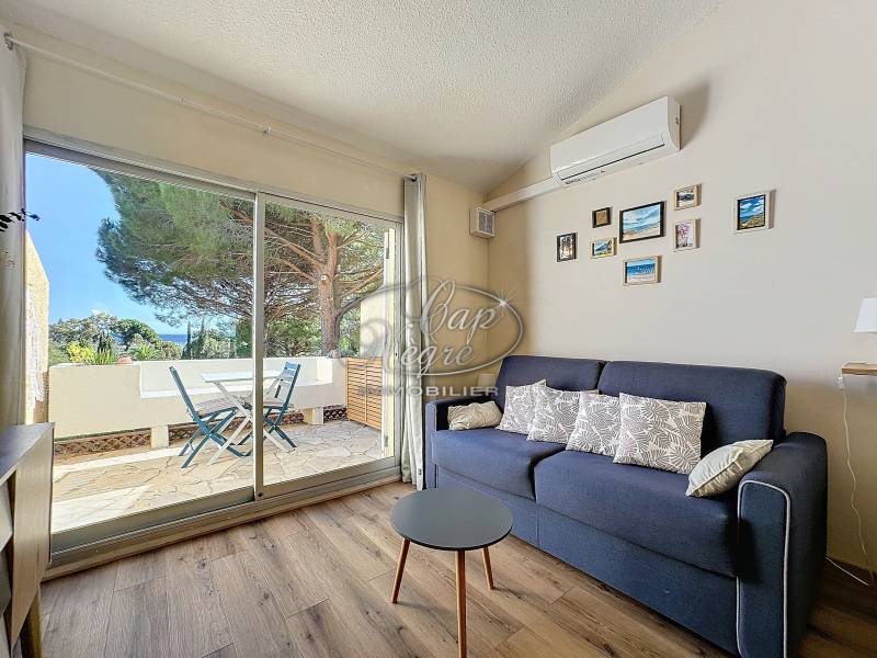 APPARTEMENT EN PARTIE BASSE PRAMOUSQUIER PLAGE - EXCLUSIVITÉ - RÉSIDENCE SÉCURISÉE