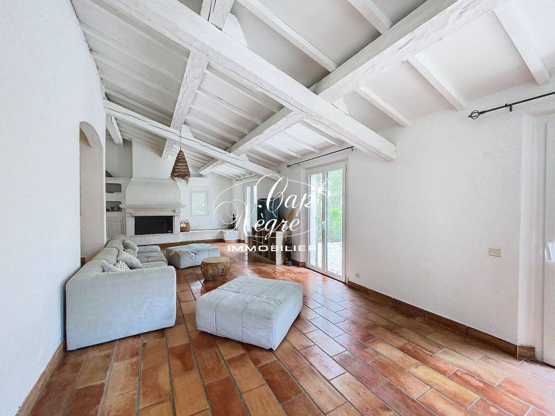 MAISON REFAITE À NEUF À VENDRE AU COEUR DE LA NATURE DE SAINTE MAXIME