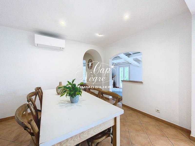 MAISON REFAITE À NEUF À VENDRE AU COEUR DE LA NATURE DE SAINTE MAXIME