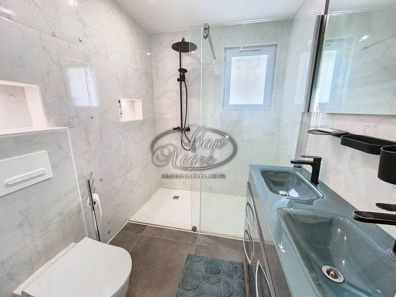 MAISON REFAITE À NEUF À VENDRE CENTRE VILLE DE COGOLIN