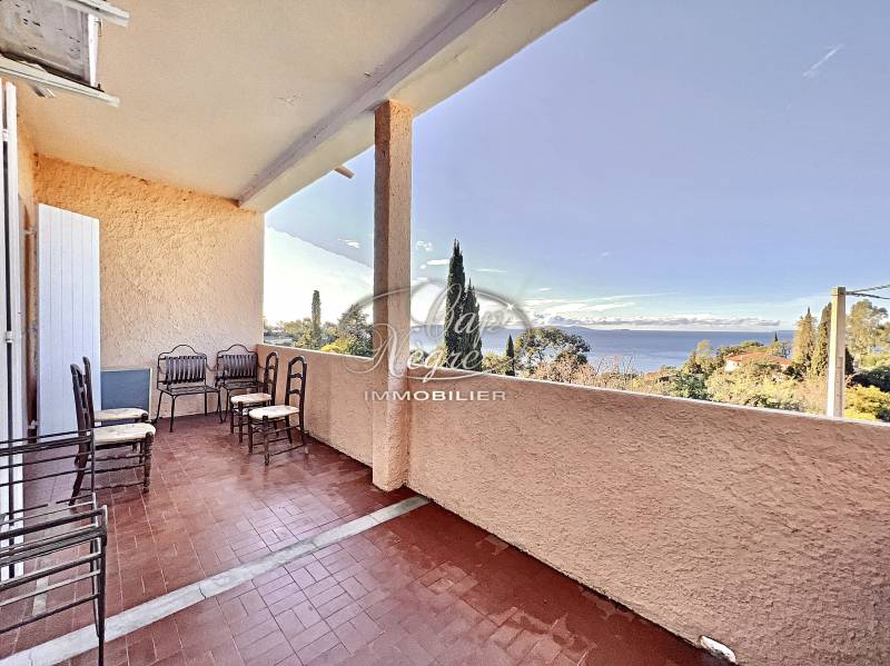 SOUS OFFRE - APPARTEMENT VUE MER ET PROCHE COMMERCES - LE RAYOL