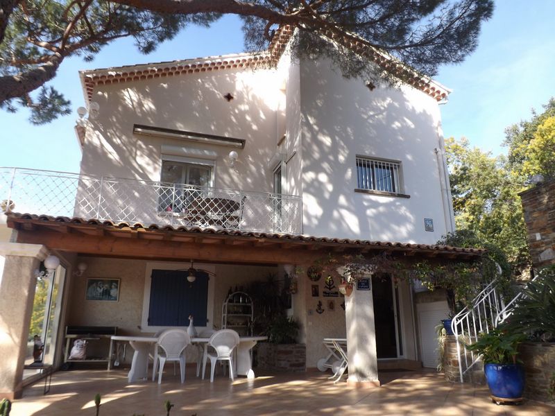 Grande maison avec annexes et dépendances T8 Maison de famille