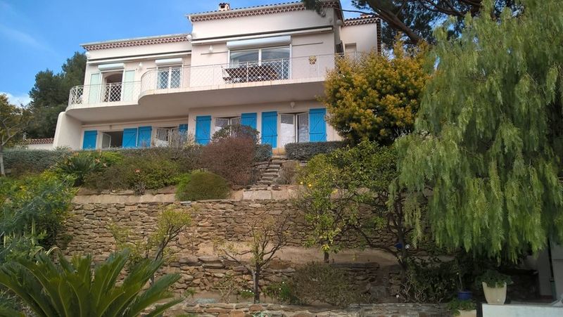 Grande maison avec annexes et dépendances T8 Maison de famille