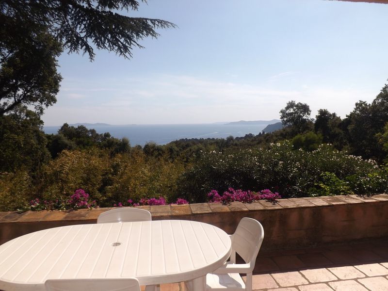 VILLA PISCINE VUE MER PROCHE DU GOLFE DE ST TROPEZ