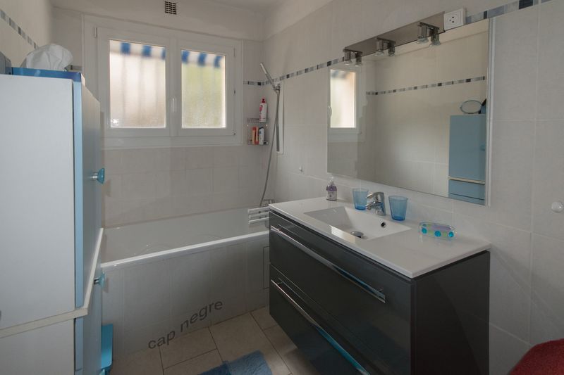 MAISON CONTEMPORAINE ET PISCINE VAR