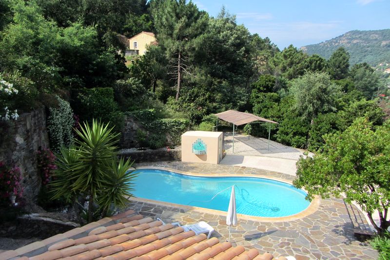 MISON DANS COLLINES RAYOL VAR