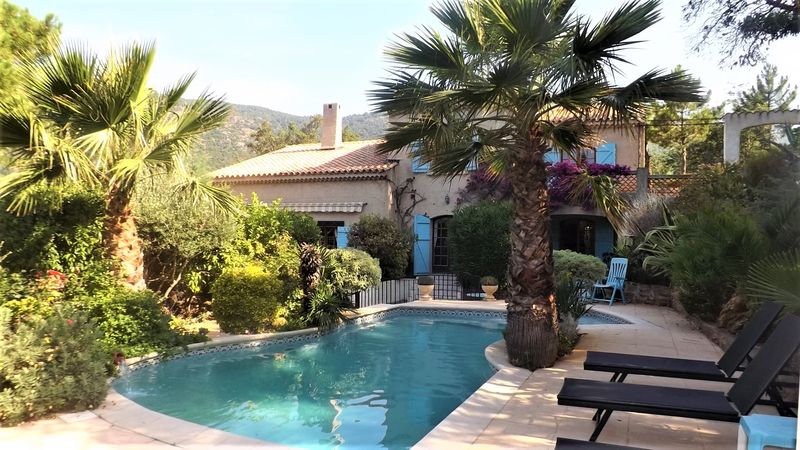 MAISON T6 LE RAYOL CANADEL AU CALME PROCHE PLAGE