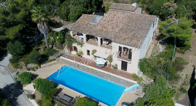 a vendre villa piscine vue panoramique corniche d'Aiguebelle