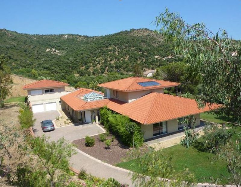 IMMENSE PROPRIETEE A VENDRE BORMES LES MIMOSAS