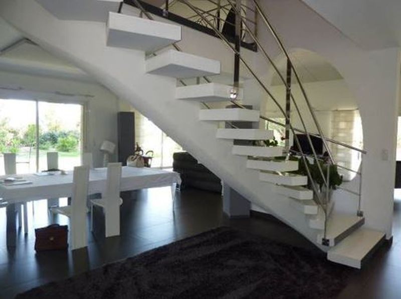 VILLA DE PRESTIGE GRANDS VOLUMES A VENDRE BORMES LES MIMOSAS