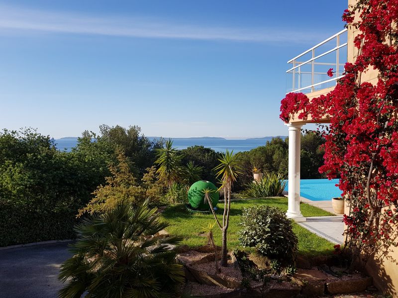 MAISON T5 Le Lavandou Aiguebelle AVEC PISCINE ET VUE MER