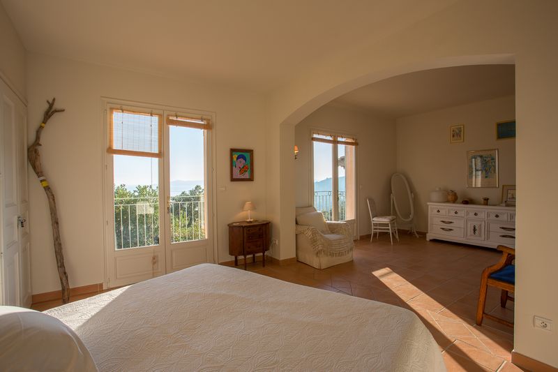 achat villa piscine vue mer le lavandou cavalière