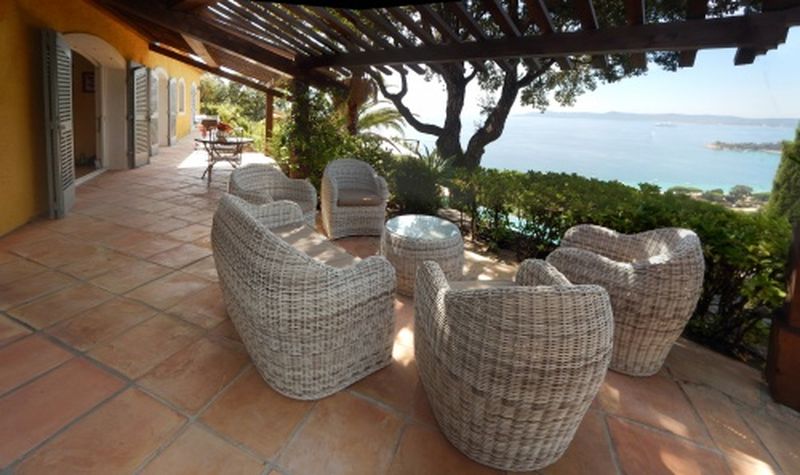 VILLA PISCINE VUE MER CAP NEGRE BELLES PRESTATIONS  LE LAVANDOU - Cavalière