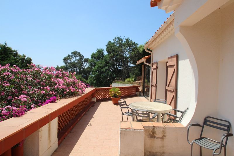 VILLA VUE MER ET ENVIRON DIVISEE EN DEUX HABITATIONS INDEPENDANTES AVEC GARAGE