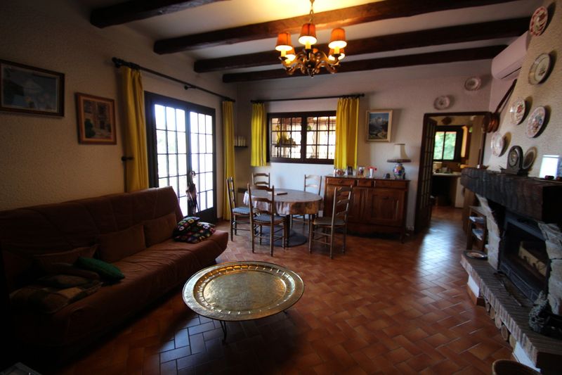 VILLA DIVISEE EN DEUX HBAITATIONS INDEPENDANTES A VENDRE RAYOL CANADEL AVEC GARAGE