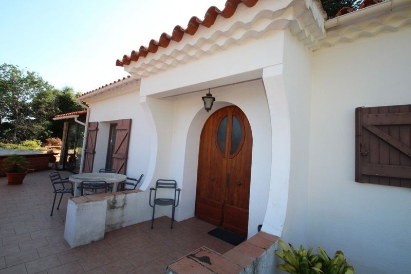 AGREABLE VILLA DES ANNEES 50 A VENDRE AU RAY