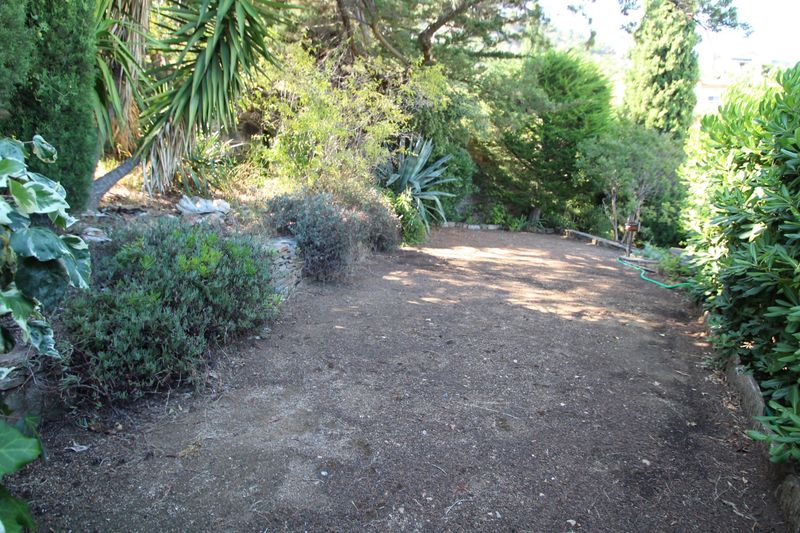 VILLA A VENDRE RAYOL CANADEL DIVISEE EN DEUX HABITATIONS INDEPENDANTS AVEC JARDIN ET GARAGE VUE MER ET ENVIRON