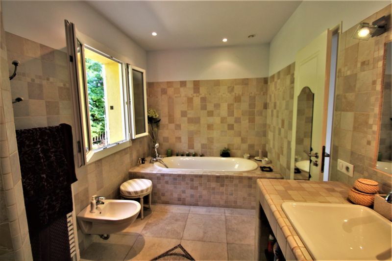 SUPERBE MAISON SUR 2 NIVEAUX AVEC PISCINE ET VUE IMPRENABLE AU RAYOL CANADELL A VENDRE