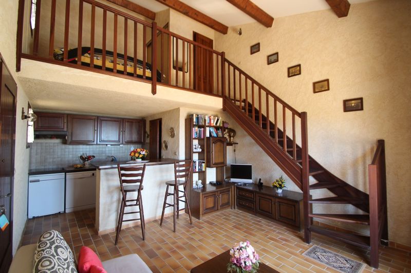 MAISON SPACIEUSE VUE MER IMPRENABLE SUR 3 NIVEAUX PROCHE PLAGE