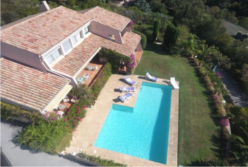 VILLA AVEC PISCINE VUE MER IMPRENABLE DANS DOMAINE T6 LE LAVANDOU CAVALIERE