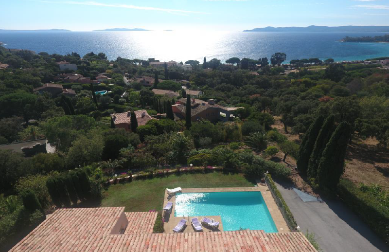 VILLA AVEC PISCINE VUE MER IMPRENABLE DANS DOMAINE T6 LE LAVANDOU CAVALIERE