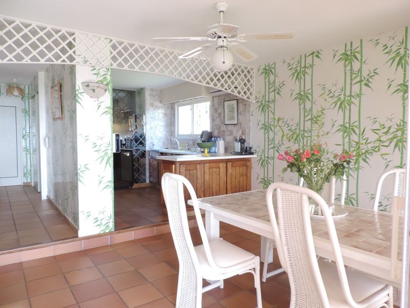 VILLA AVEC PISCINE VUE MER IMPRENABLE DANS DOMAINE T6 LE LAVANDOU CAVALIERE