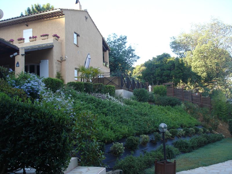 Propriété avec jardin et piscine au calme