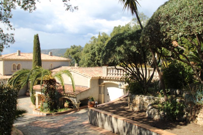 lotissement privé Var villa avec piscine et dépendances