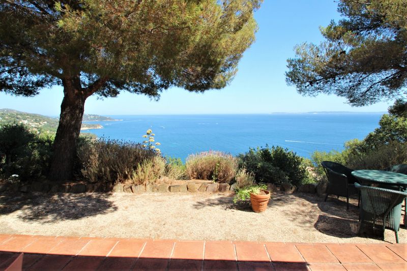 belle maison provençale et terrain vue mer imprenable Aiguebelle