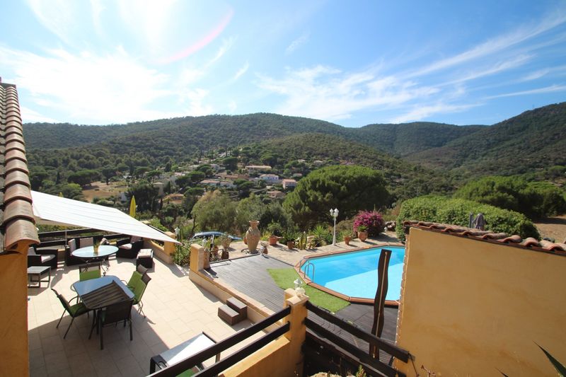 villa piscine semi enterrée colline Cavalière