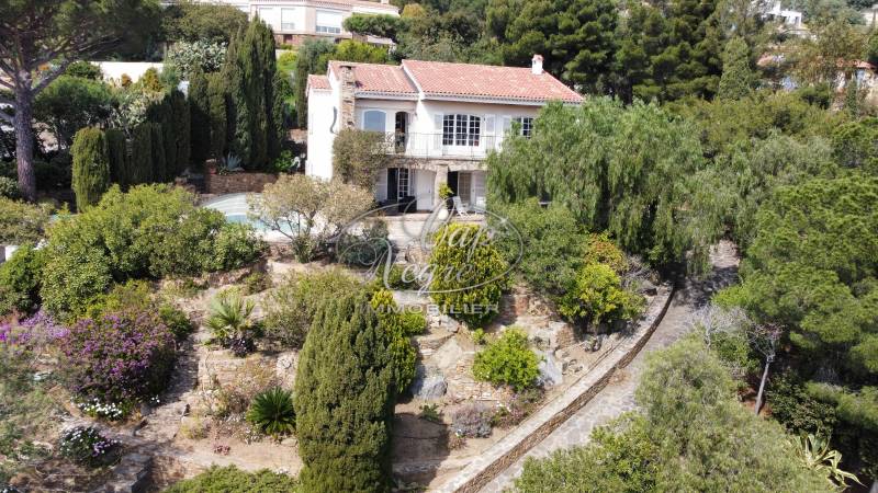 VENDU - VILLA VUE MER A VENDRE A BORMES DOMAINE PRIVE