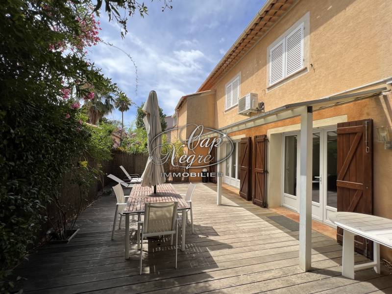 Location proche plage climatisé pour 5 personnes au Rayol-Canadel - Cap Nègre Immobilier