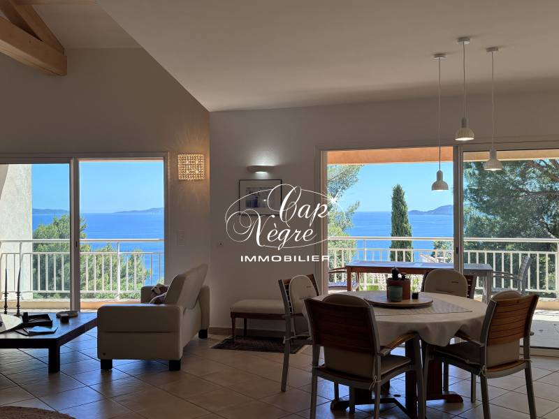 VILLA D'EXCEPTION VUE MER DANS LES HAUTEURS D'AIGUEBELLE