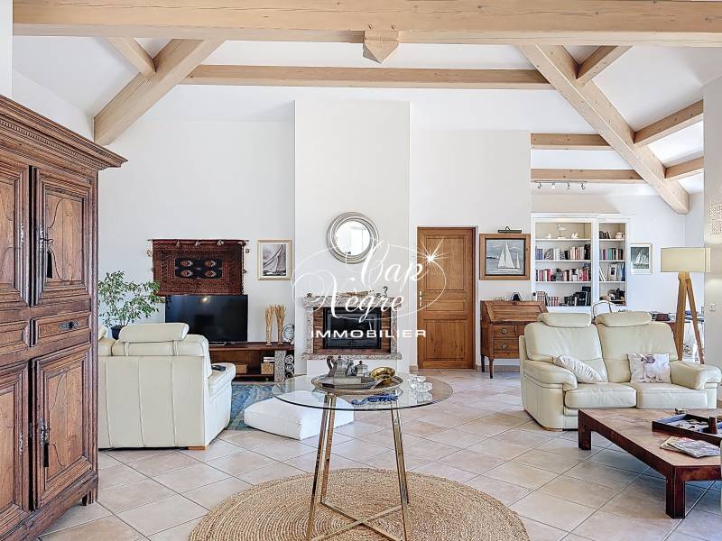 VILLA D'EXCEPTION VUE MER DANS LES HAUTEURS D'AIGUEBELLE