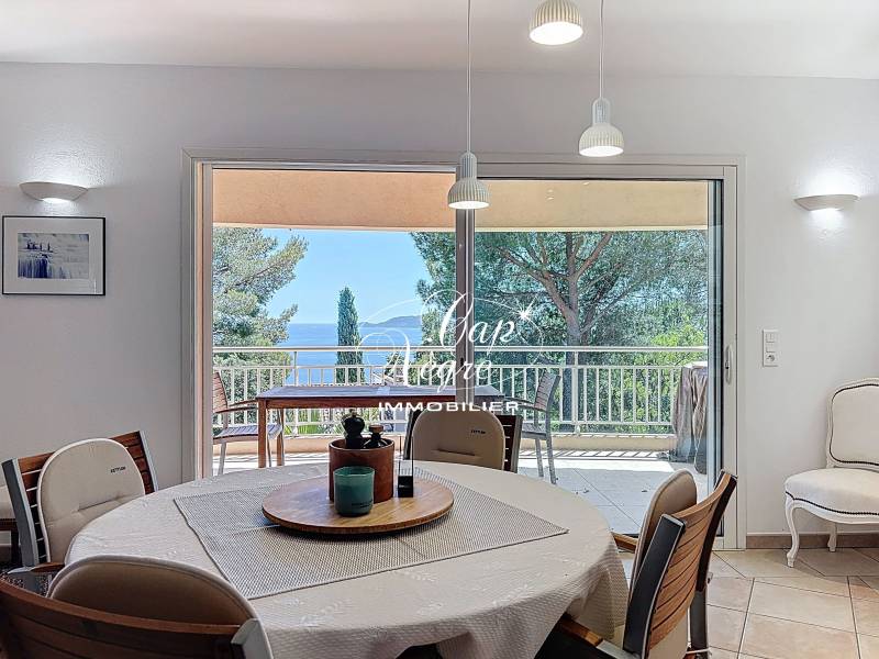 VILLA D'EXCEPTION VUE MER DANS LES HAUTEURS D'AIGUEBELLE