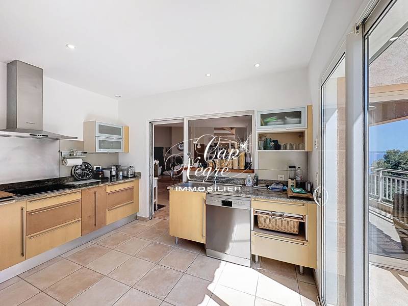 VILLA D'EXCEPTION VUE MER DANS LES HAUTEURS D'AIGUEBELLE