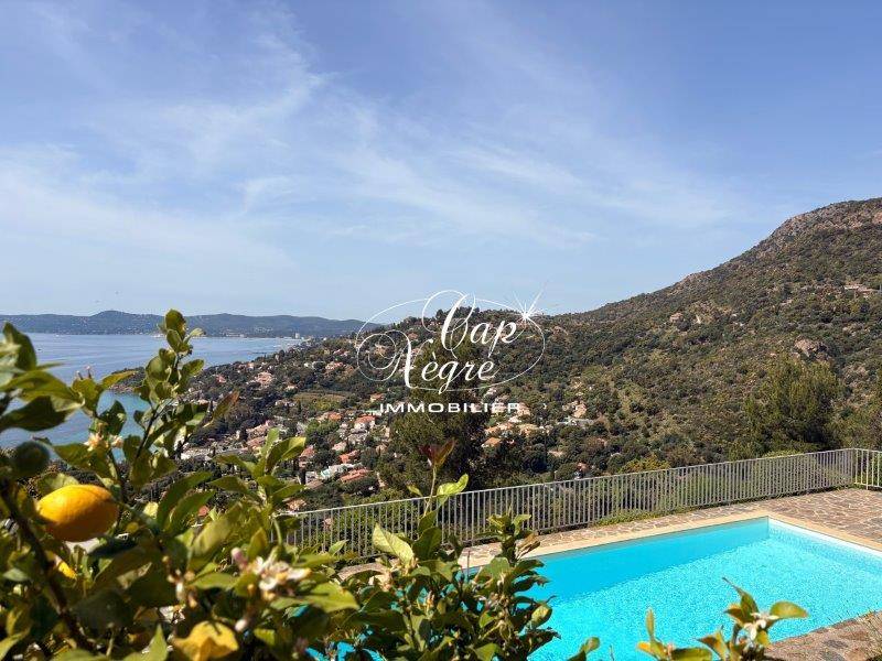 LE LAVANDOU VUE MER EXCEPTIONNELLE PISCINE CALME