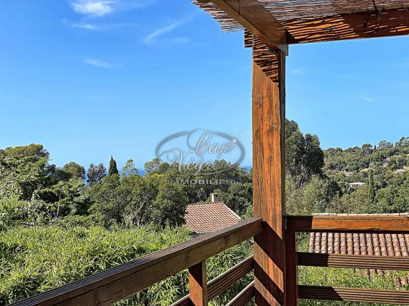 BEAU T4 AVEC GRAND ESPACE EXTERIEUR VUE MER - RAYOL CANADEL