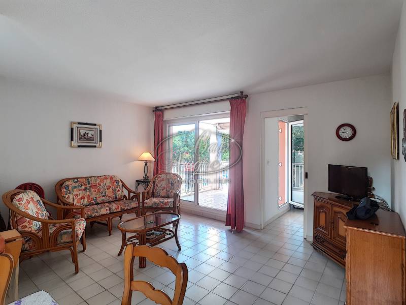 T3 TERRASSE PARKING PRIVE PROCHE COMMERCE ET PLAGE LE LAVANDOU CAVALIERE