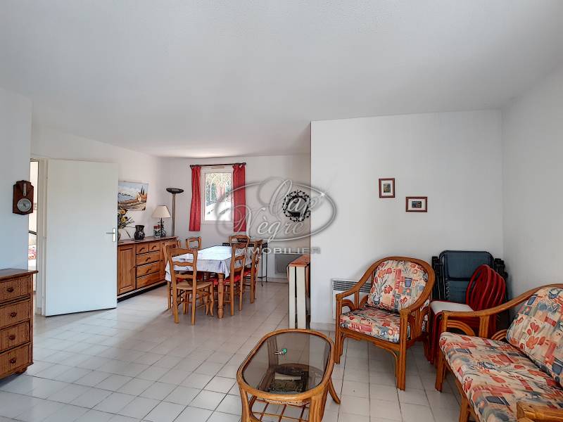 APPARTEMENT AVEC TERRASSE VUE JARDIN RESIDENCE MER A PIEDS CAVALIERE