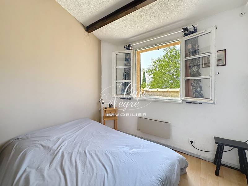 Mazet de charme avec terrasse ensoleillée et vue mer – proche mer