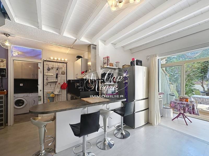 Mazet de charme avec terrasse ensoleillée et vue mer – proche mer